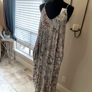 NWT- embroidered Lovestitch maxi WITH pockets - S/M